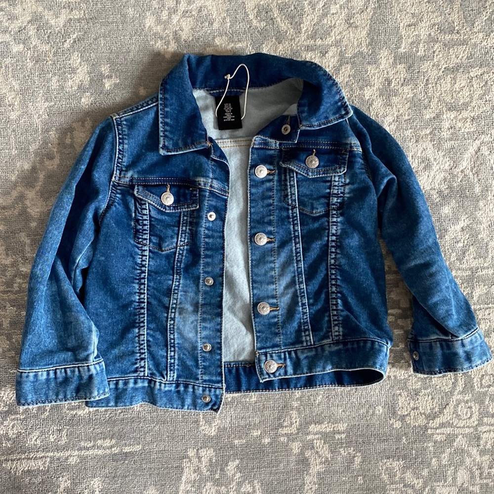 H&M denim jacket in size 5-6
